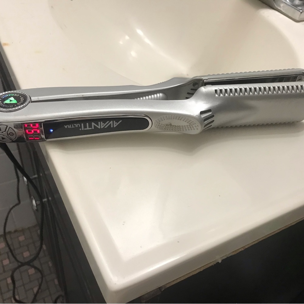Avanti ultra hair straightner